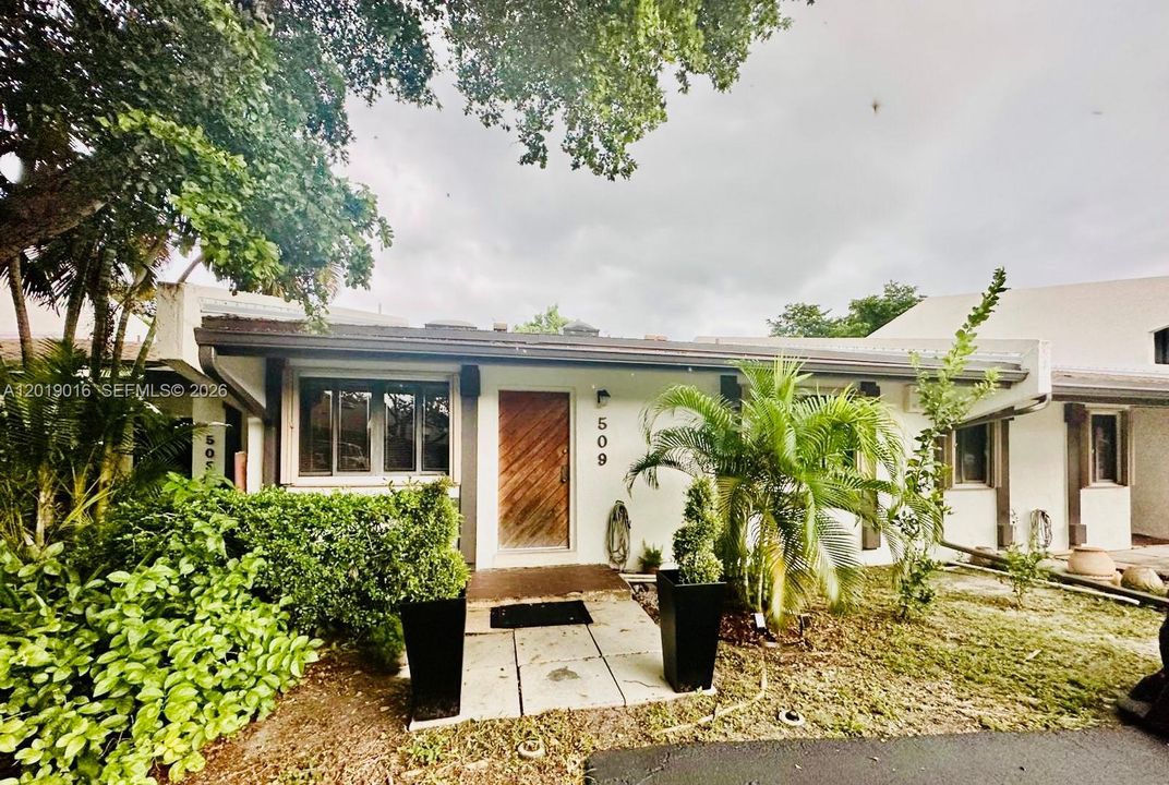 For Sale: $349,300 (2 beds, 2 baths, 1580 Square Feet)