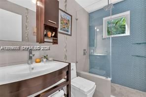 En Renta: $8,000 (3 camas, 3 baños, 2768 Pies cuadrados)