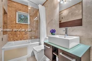 En Renta: $8,000 (3 camas, 3 baños, 2768 Pies cuadrados)