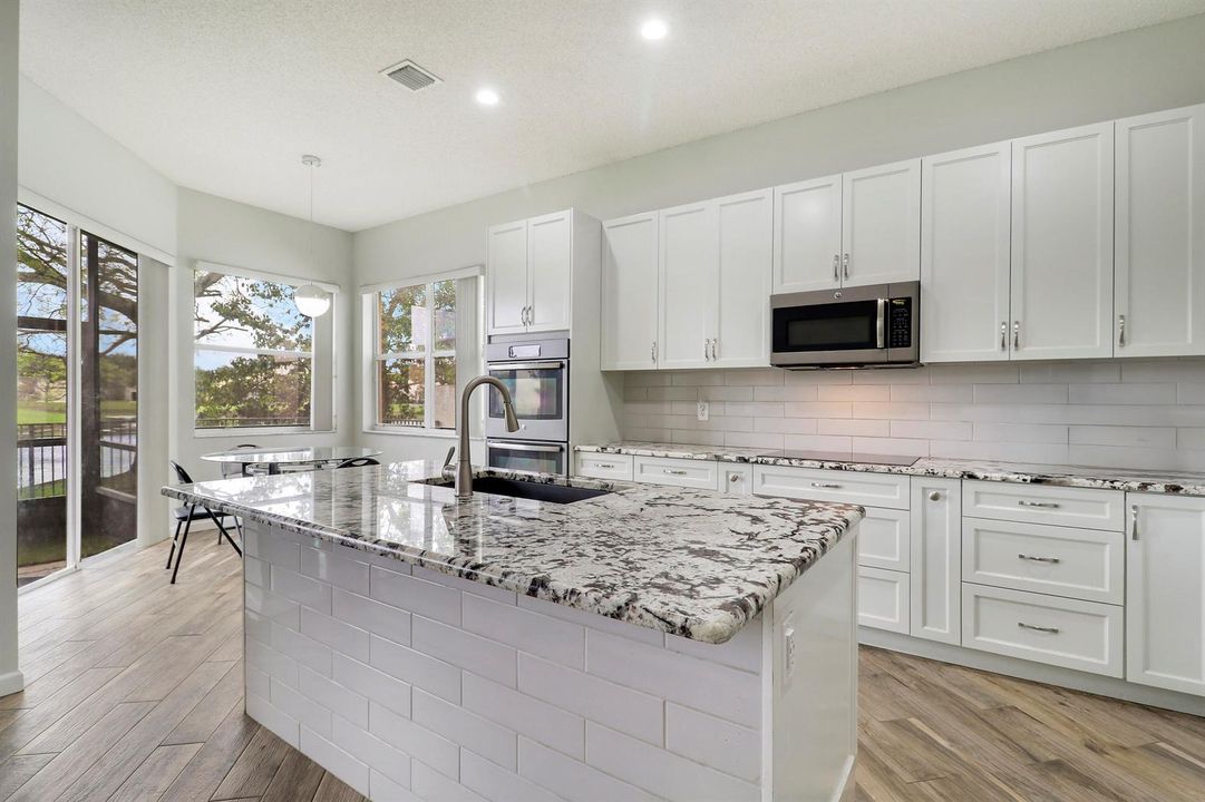 kitchen/breakfast nook