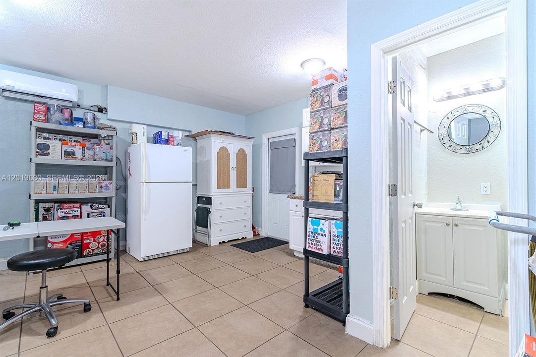 На продажу: $799,900 (4 спален, 2 ванн, 2174 Квадратных фут)