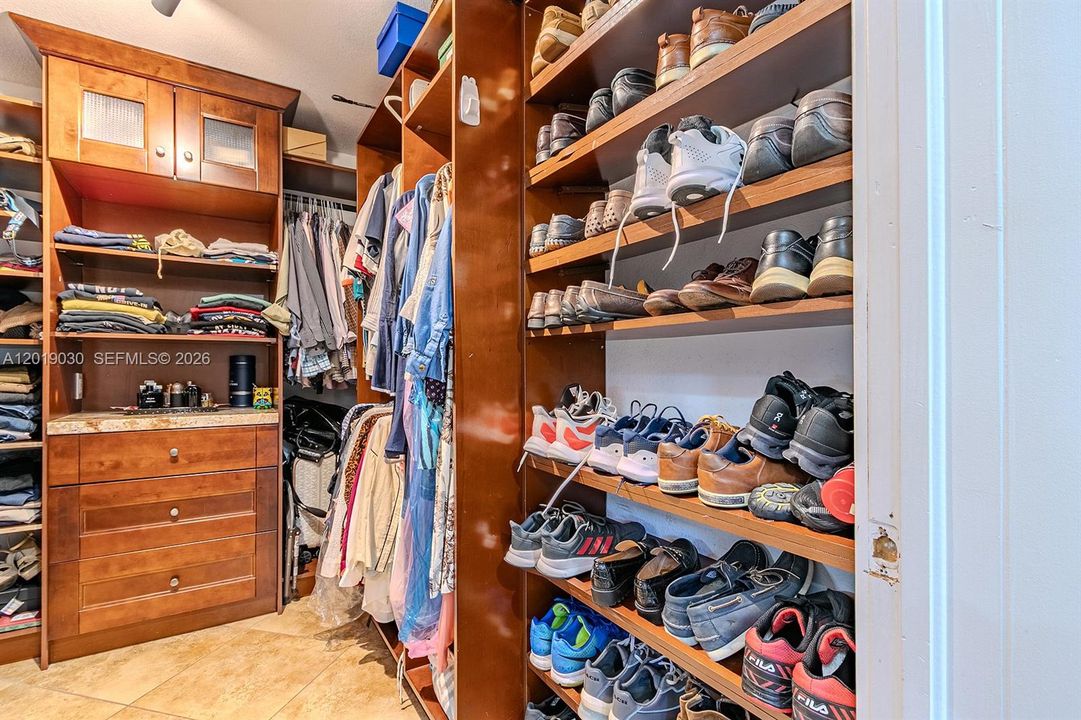 На продажу: $799,900 (4 спален, 2 ванн, 2174 Квадратных фут)