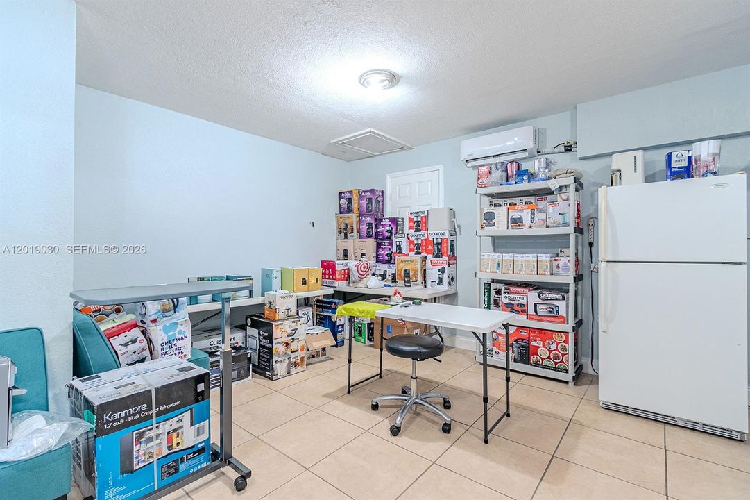 На продажу: $799,900 (4 спален, 2 ванн, 2174 Квадратных фут)