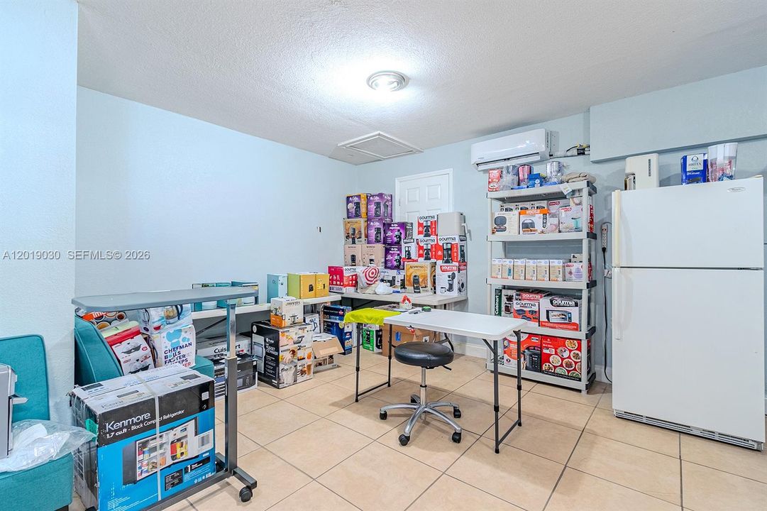 На продажу: $799,900 (4 спален, 2 ванн, 2174 Квадратных фут)