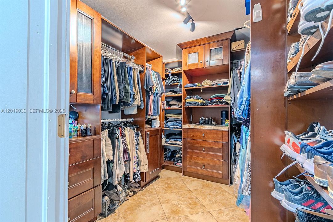 На продажу: $799,900 (4 спален, 2 ванн, 2174 Квадратных фут)