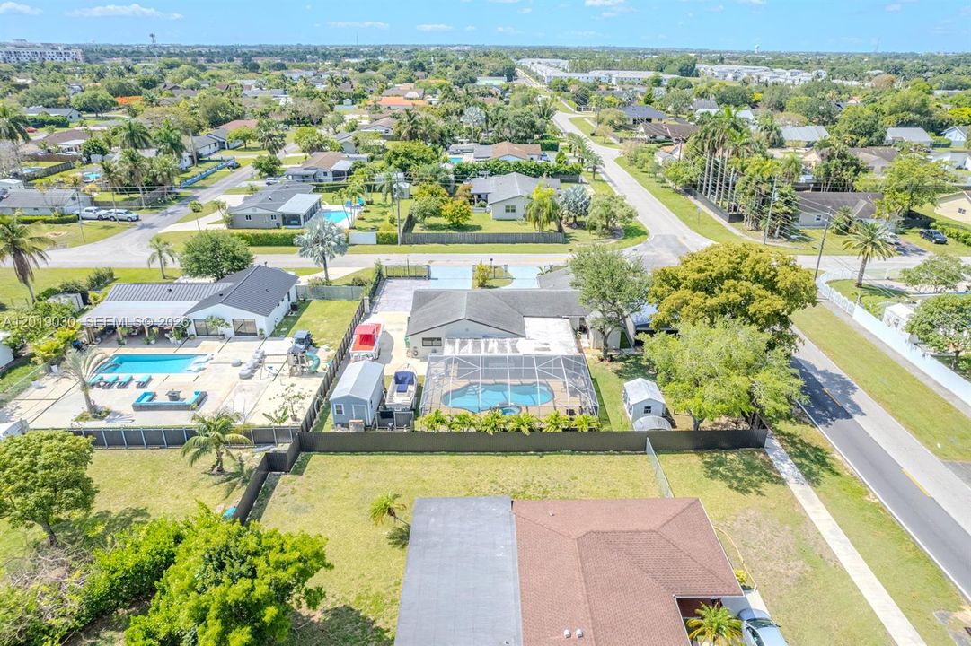 На продажу: $799,900 (4 спален, 2 ванн, 2174 Квадратных фут)