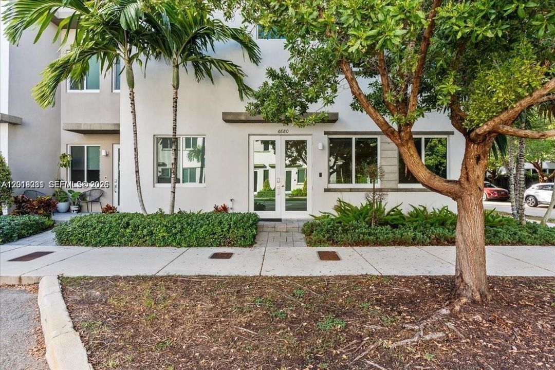 For Sale: $899,000 (4 beds, 3 baths, 2379 Square Feet)