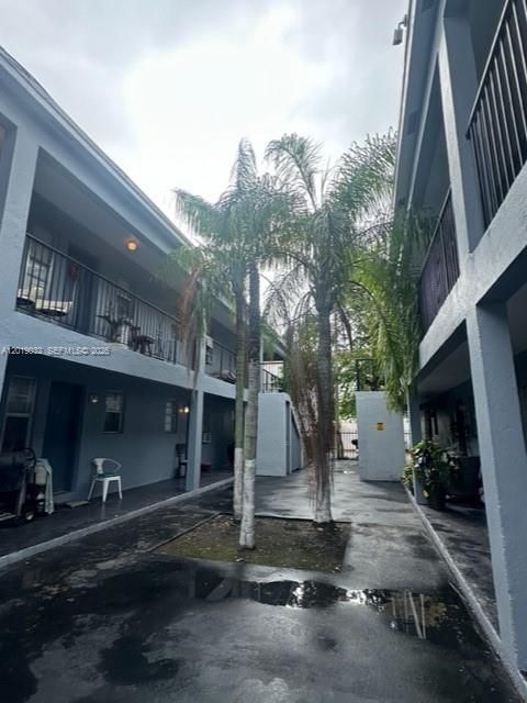 For Sale: $185,000 (1 beds, 1 baths, 386 Square Feet)