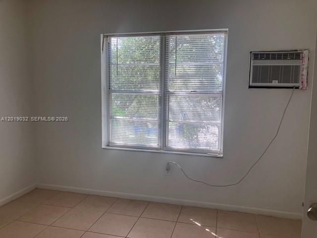 For Sale: $185,000 (1 beds, 1 baths, 386 Square Feet)