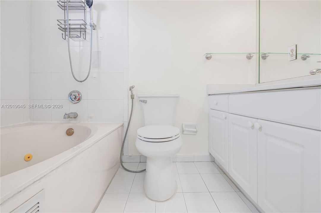 Active With Contract: $3,700 (3 beds, 3 baths, 1446 Square Feet)