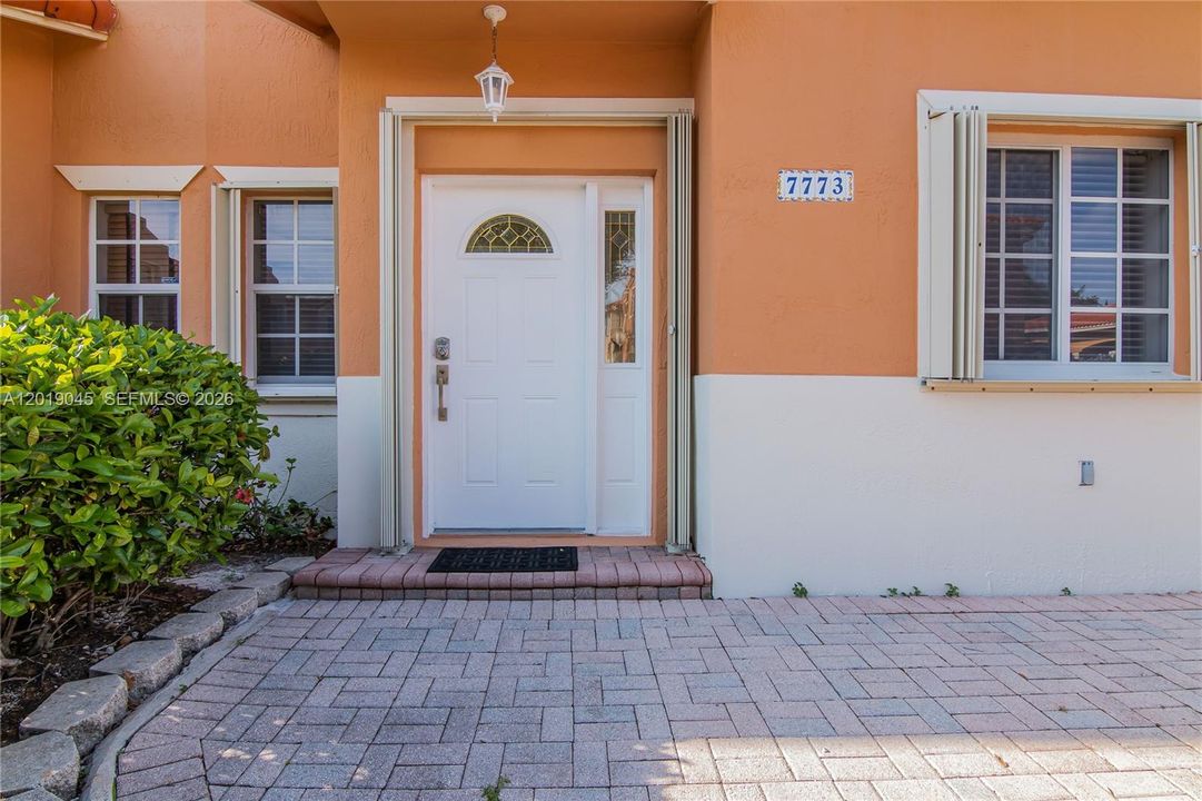 Active With Contract: $3,700 (3 beds, 3 baths, 1446 Square Feet)
