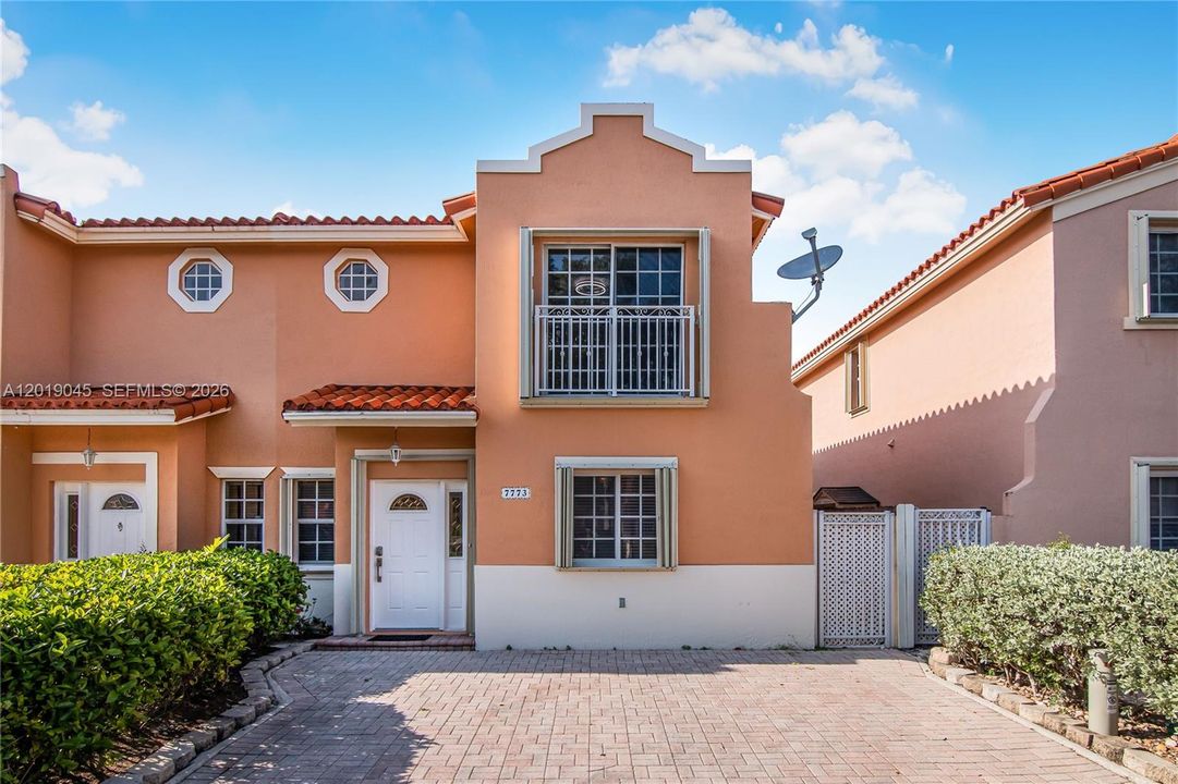 Active With Contract: $3,700 (3 beds, 3 baths, 1446 Square Feet)