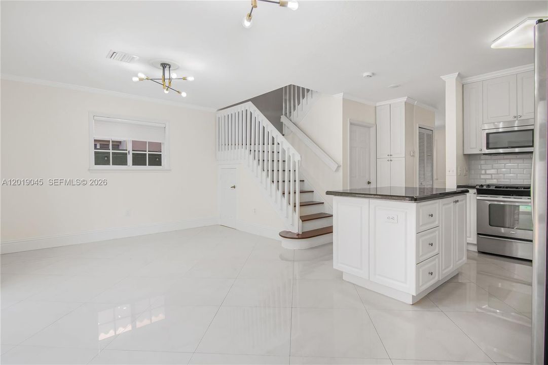 Active With Contract: $3,700 (3 beds, 3 baths, 1446 Square Feet)