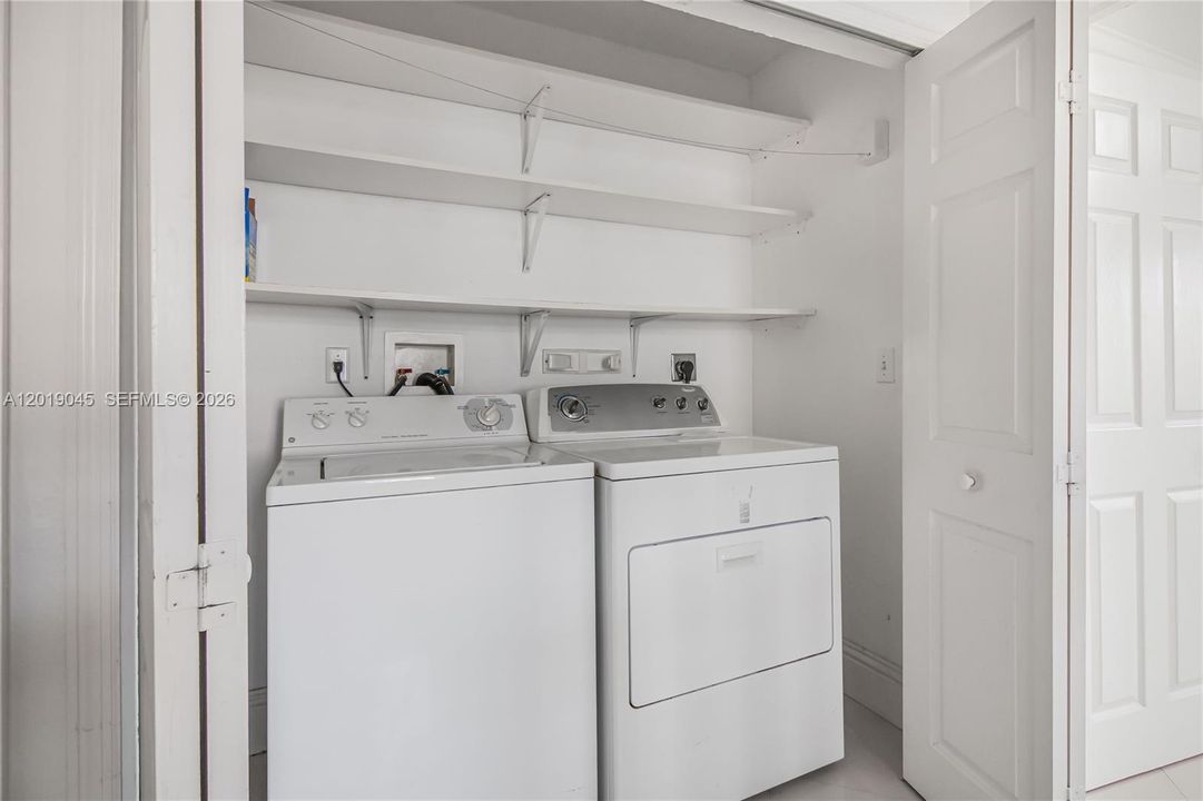 Active With Contract: $3,700 (3 beds, 3 baths, 1446 Square Feet)