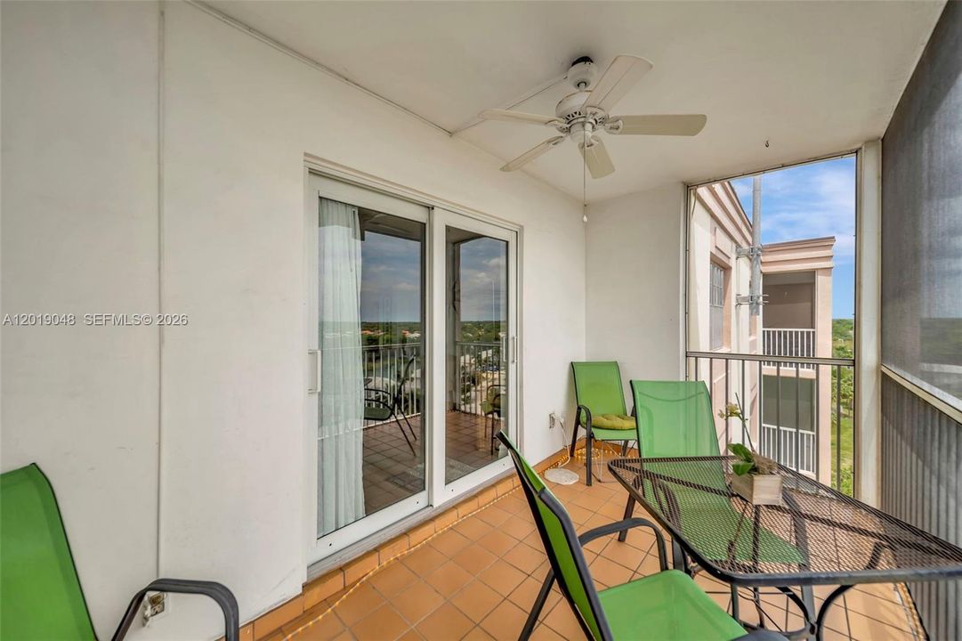 For Sale: $200,000 (2 beds, 2 baths, 900 Square Feet)