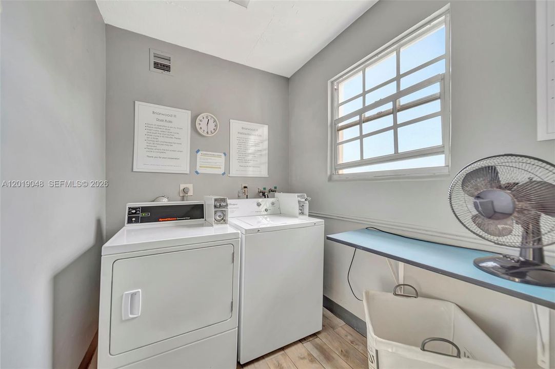 For Sale: $200,000 (2 beds, 2 baths, 900 Square Feet)