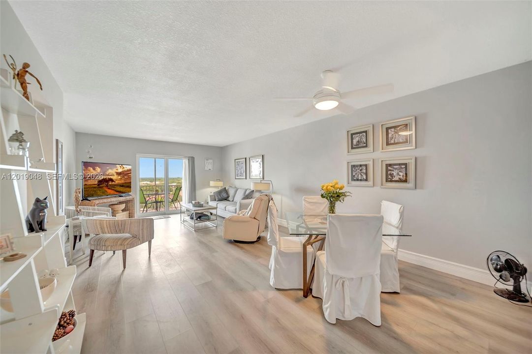 For Sale: $200,000 (2 beds, 2 baths, 900 Square Feet)
