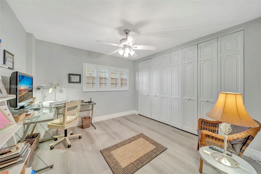 For Sale: $200,000 (2 beds, 2 baths, 900 Square Feet)