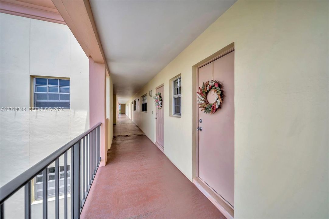 For Sale: $200,000 (2 beds, 2 baths, 900 Square Feet)