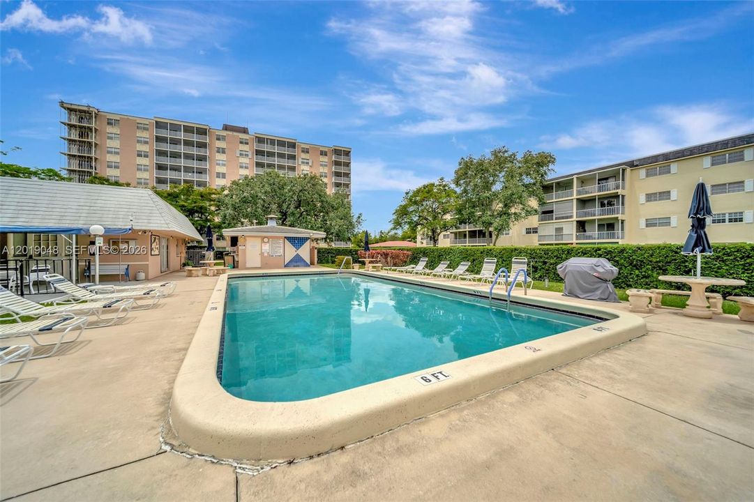 For Sale: $200,000 (2 beds, 2 baths, 900 Square Feet)