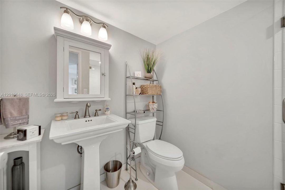 For Sale: $200,000 (2 beds, 2 baths, 900 Square Feet)