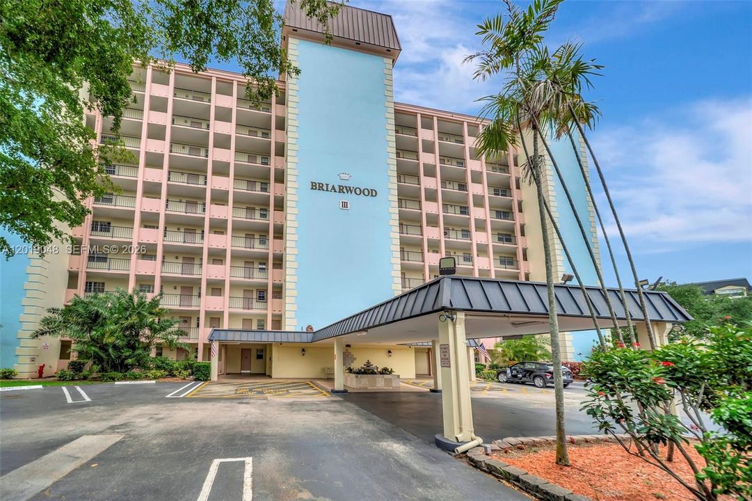 For Sale: $200,000 (2 beds, 2 baths, 900 Square Feet)