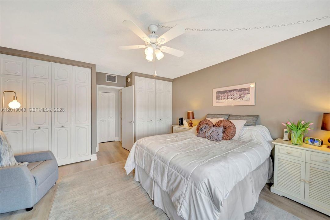 For Sale: $200,000 (2 beds, 2 baths, 900 Square Feet)