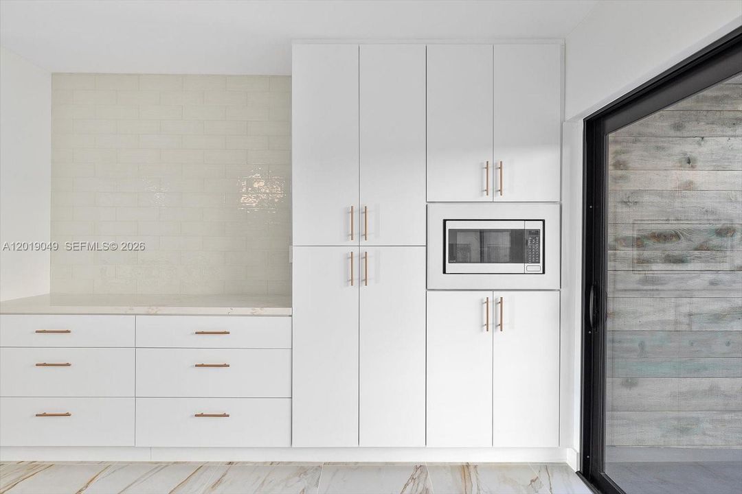 На продажу: $699,000 (3 спален, 2 ванн, 1590 Квадратных фут)