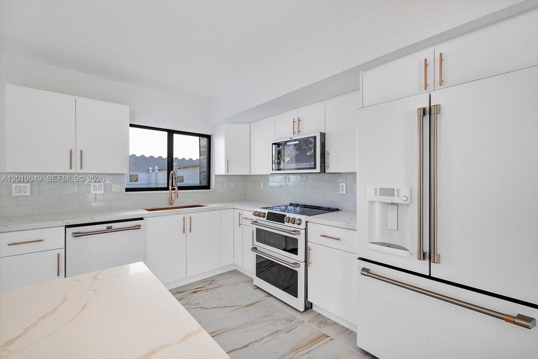 На продажу: $699,000 (3 спален, 2 ванн, 1590 Квадратных фут)