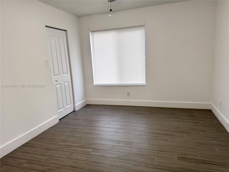 Active With Contract: $2,375 (2 beds, 2 baths, 1075 Square Feet)