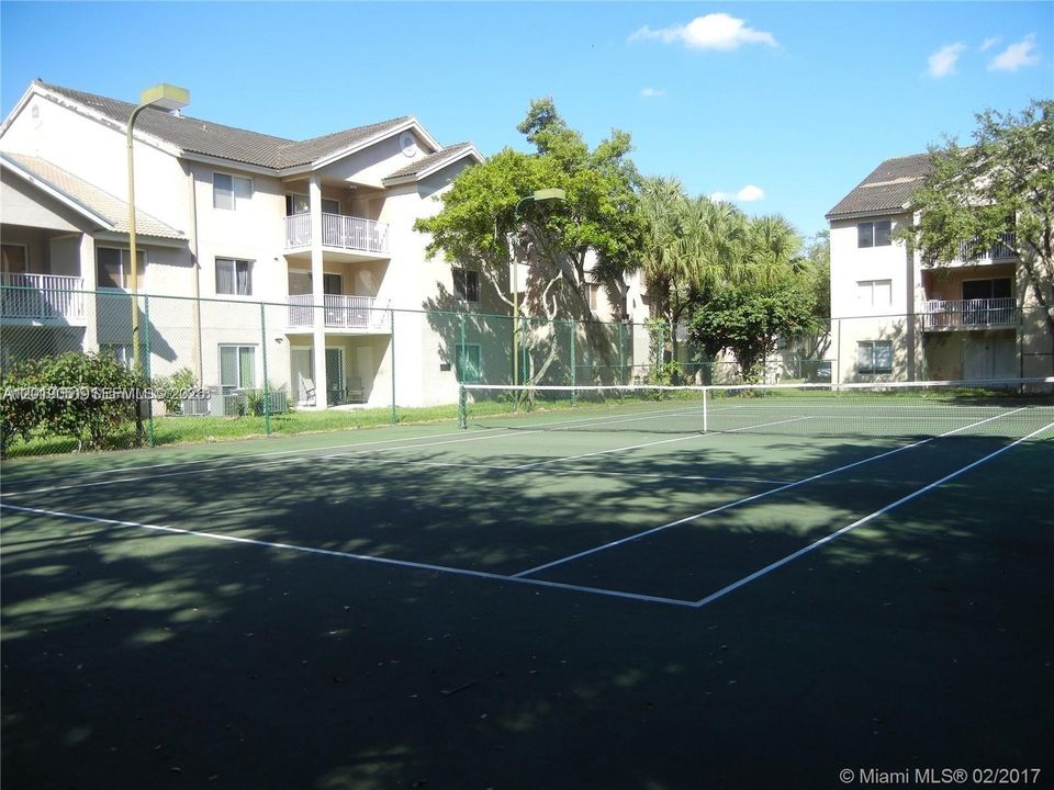 Active With Contract: $2,375 (2 beds, 2 baths, 1075 Square Feet)
