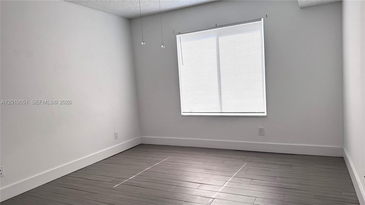 Active With Contract: $2,375 (2 beds, 2 baths, 1075 Square Feet)
