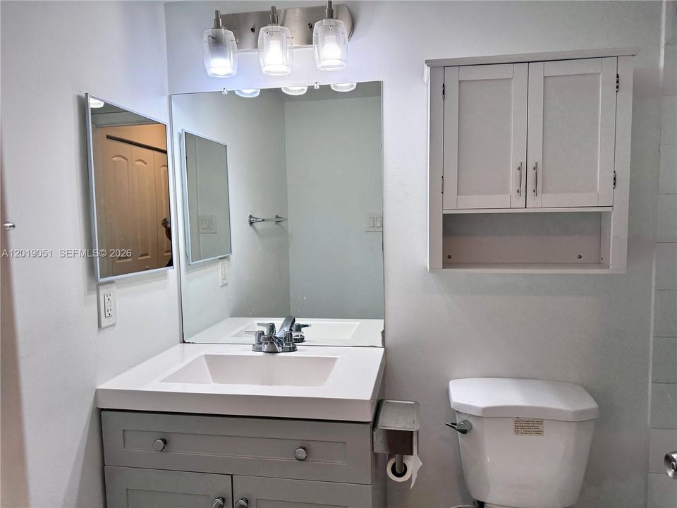 Active With Contract: $2,375 (2 beds, 2 baths, 1075 Square Feet)