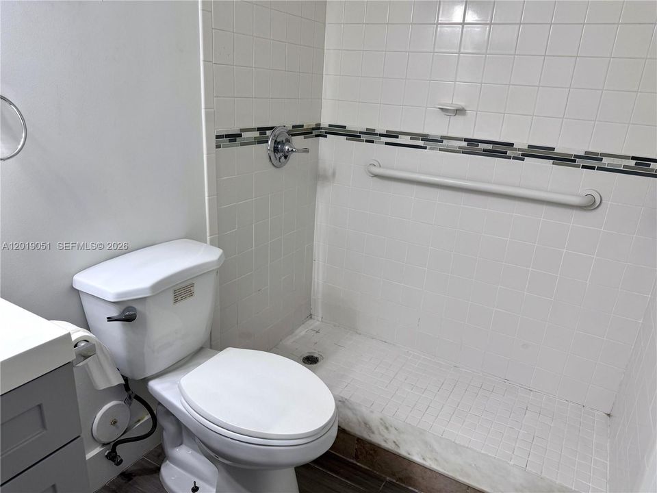 Active With Contract: $2,375 (2 beds, 2 baths, 1075 Square Feet)