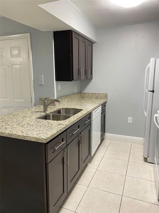 For Rent: $1,850 (1 beds, 1 baths, 588 Square Feet)