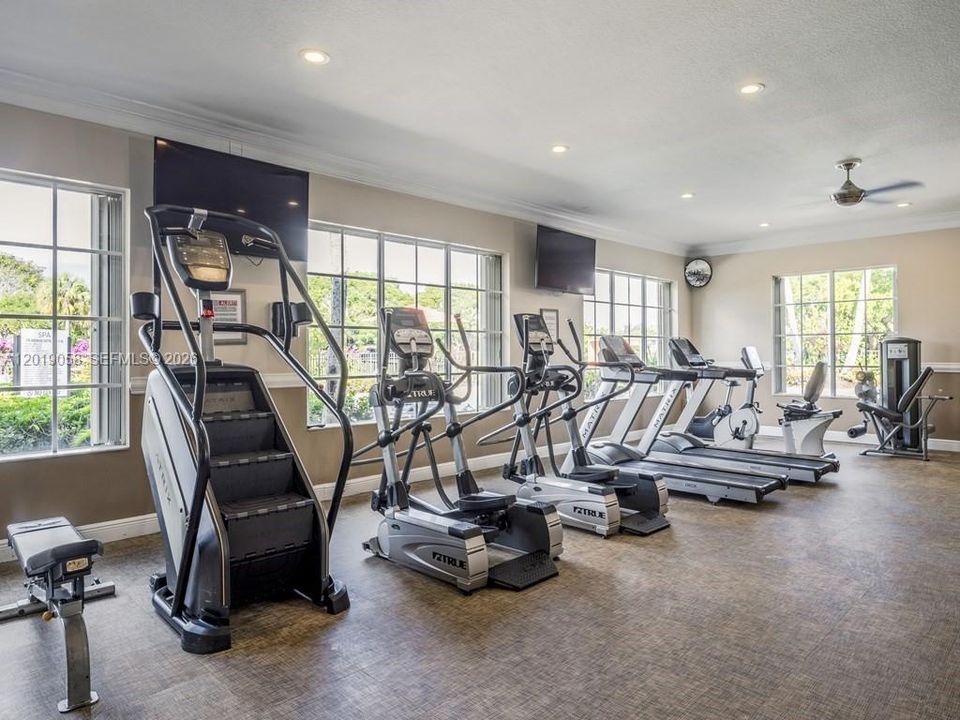 For Rent: $2,294 (1 beds, 1 baths, 824 Square Feet)