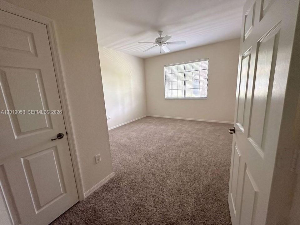 For Rent: $2,294 (1 beds, 1 baths, 824 Square Feet)