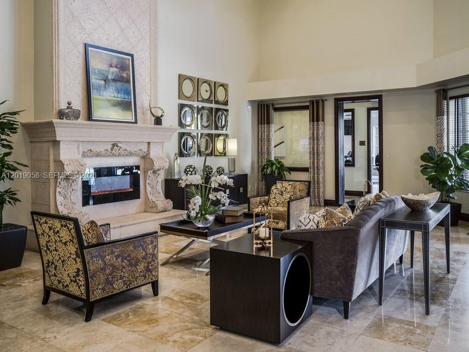 For Rent: $2,294 (1 beds, 1 baths, 824 Square Feet)