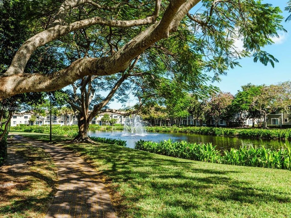 For Rent: $2,294 (1 beds, 1 baths, 824 Square Feet)