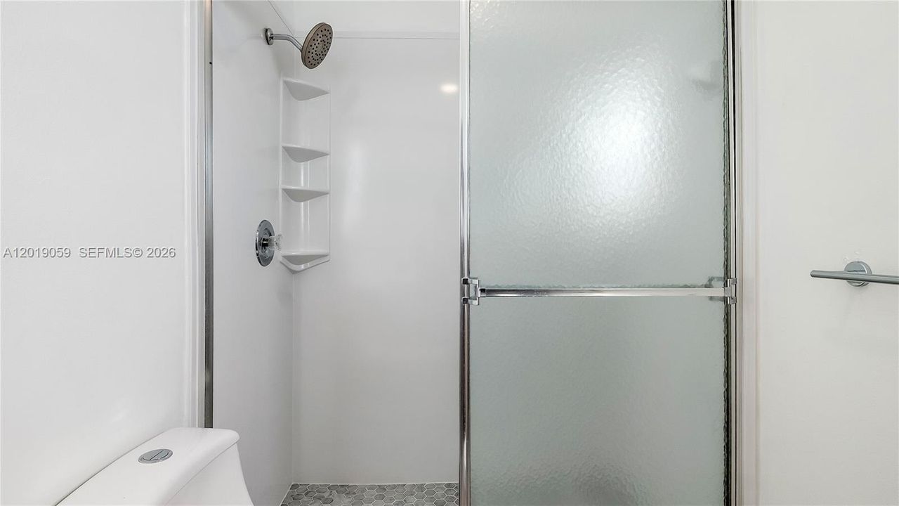For Sale: $395,000 (2 beds, 2 baths, 912 Square Feet)