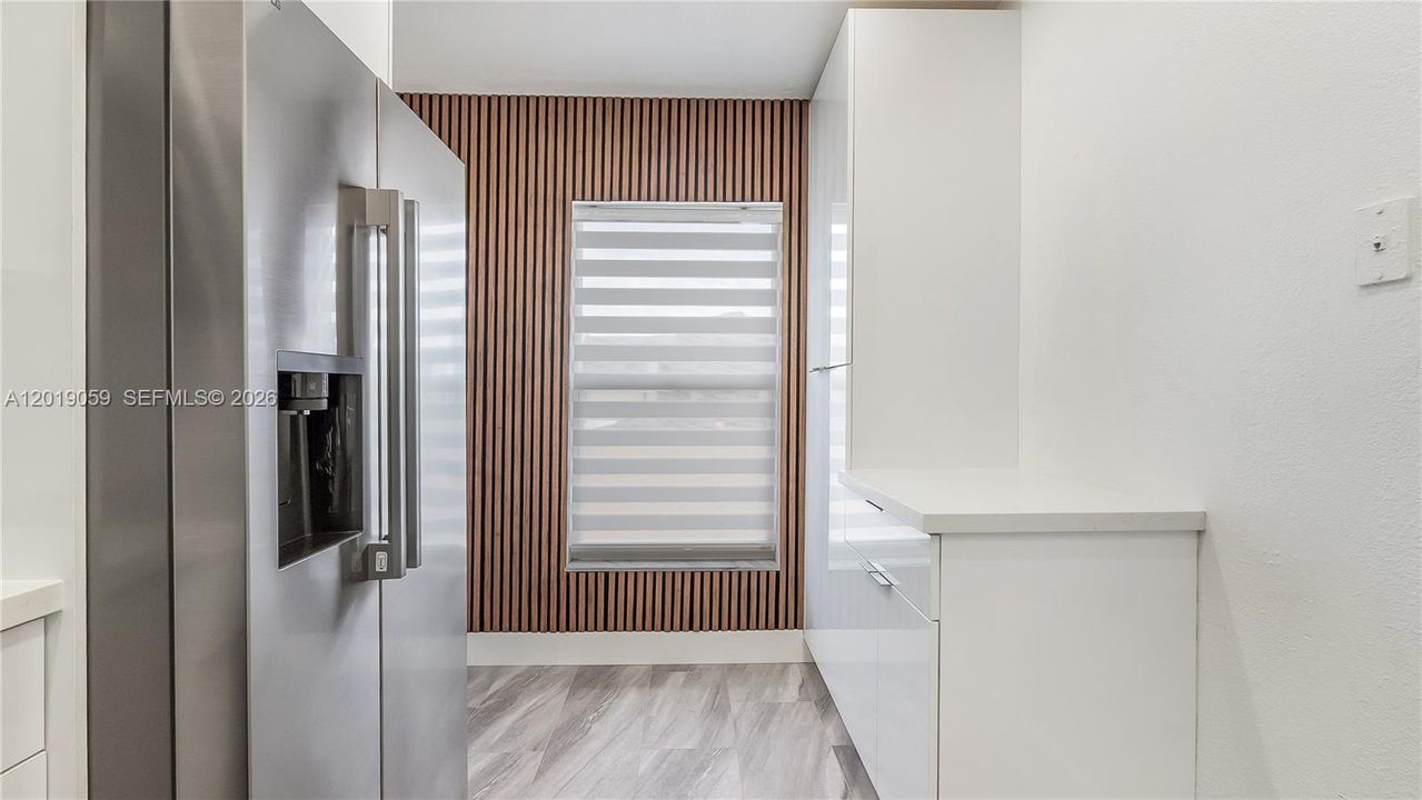 For Sale: $395,000 (2 beds, 2 baths, 912 Square Feet)