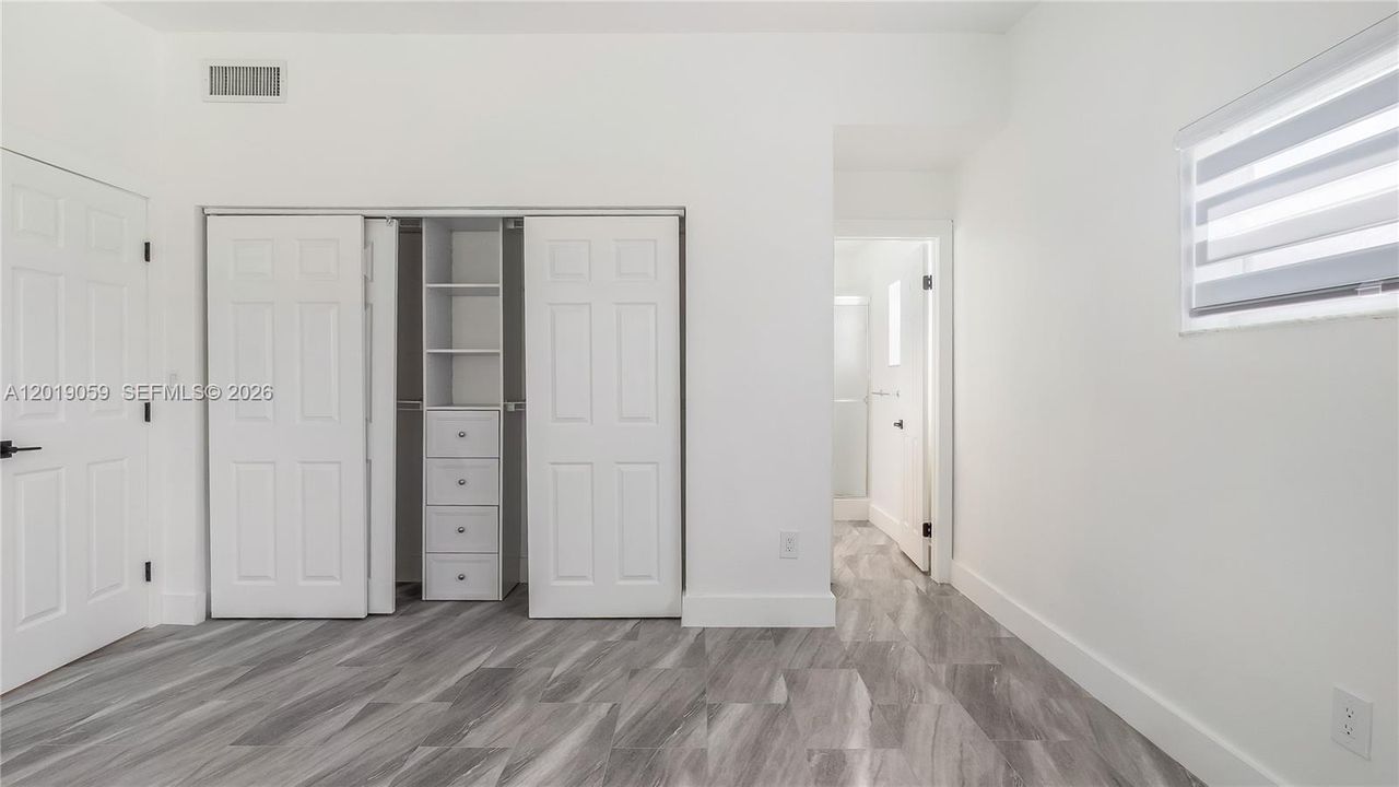 For Sale: $395,000 (2 beds, 2 baths, 912 Square Feet)