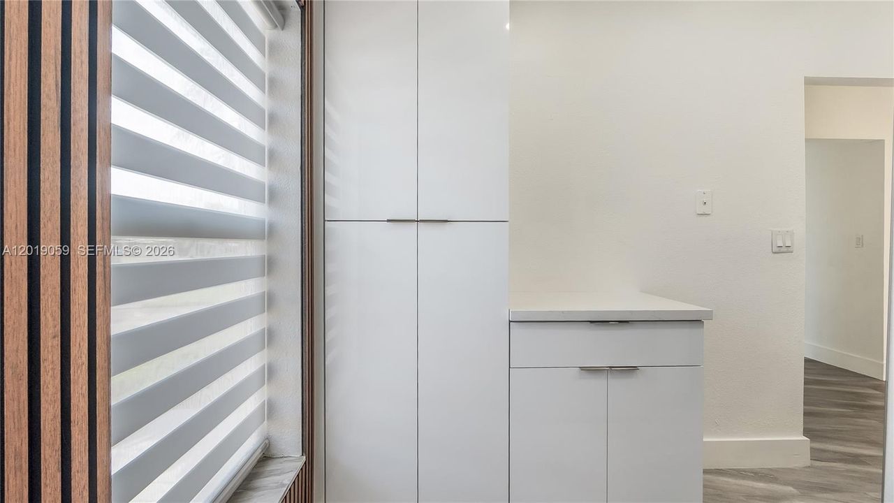 For Sale: $395,000 (2 beds, 2 baths, 912 Square Feet)