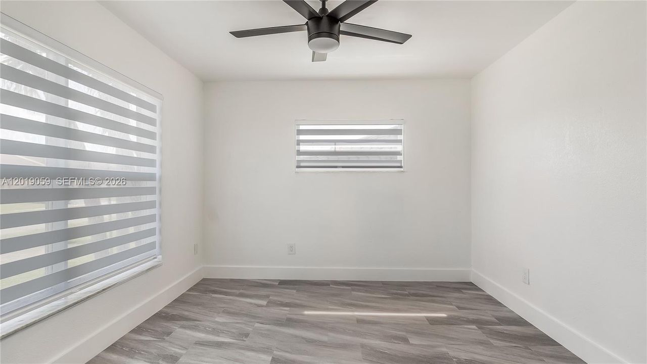 For Sale: $395,000 (2 beds, 2 baths, 912 Square Feet)