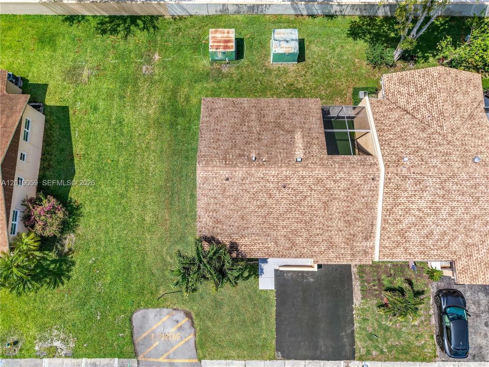 For Sale: $395,000 (2 beds, 2 baths, 912 Square Feet)