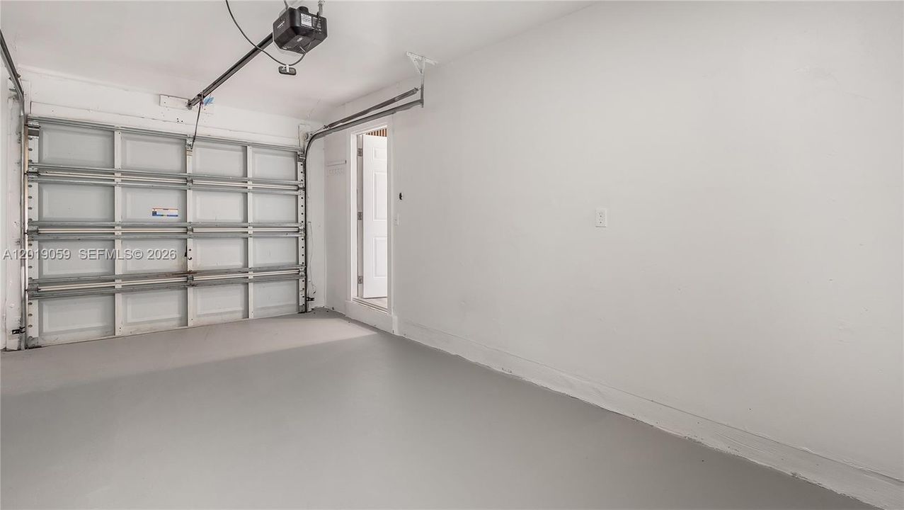 For Sale: $395,000 (2 beds, 2 baths, 912 Square Feet)