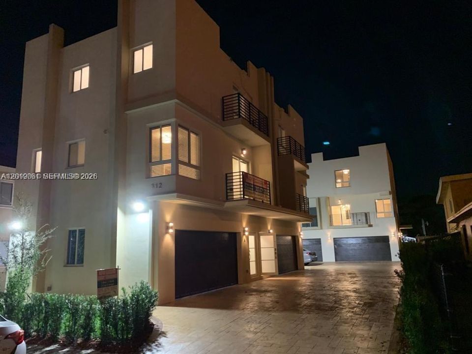 For Rent: $3,375 (3 beds, 3 baths, 1870 Square Feet)