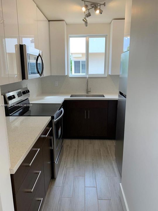 For Rent: $3,375 (3 beds, 3 baths, 1870 Square Feet)
