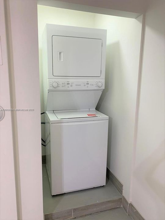 For Rent: $3,375 (3 beds, 3 baths, 1870 Square Feet)