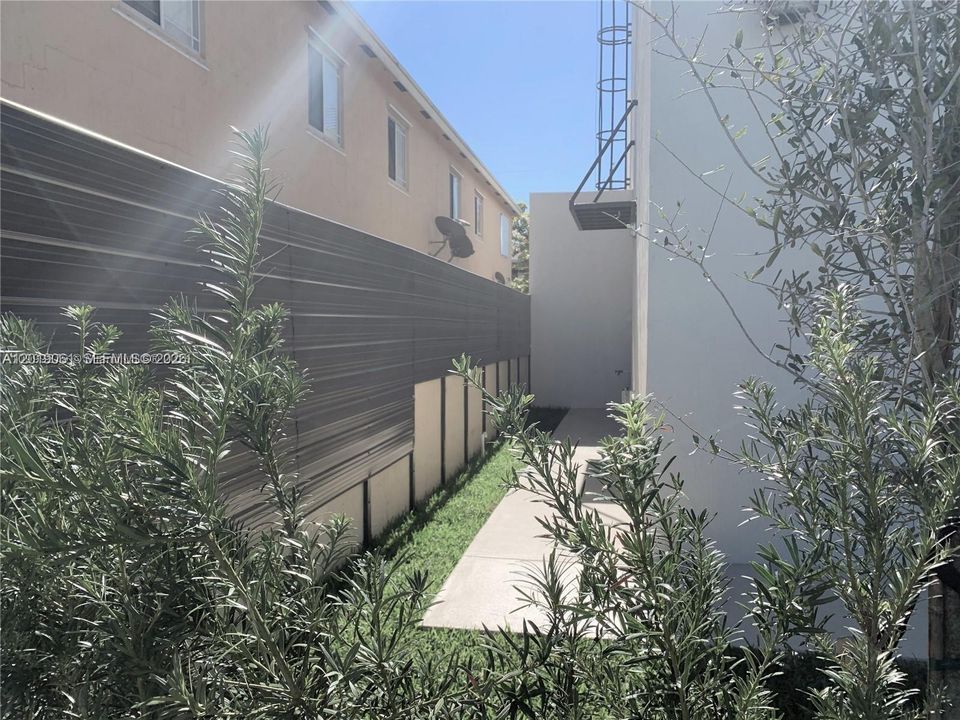 For Rent: $3,375 (3 beds, 3 baths, 1870 Square Feet)